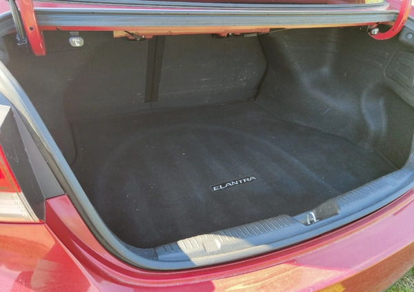 Hyundai Elantra cena 33000 przebieg: 220000, rok produkcji 2014 z Góra małe 154